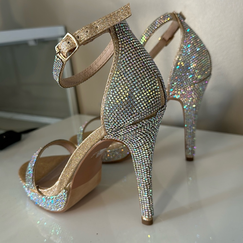 Windsor size 7.5 party heels